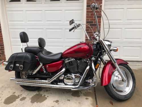 Honda VT1100C2 (SHADOW SABRE)