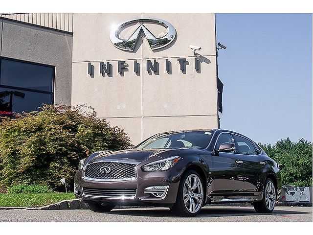Infiniti Q70L