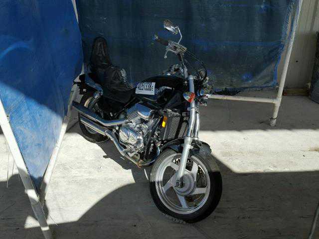 Honda VF750C (MAGNA)