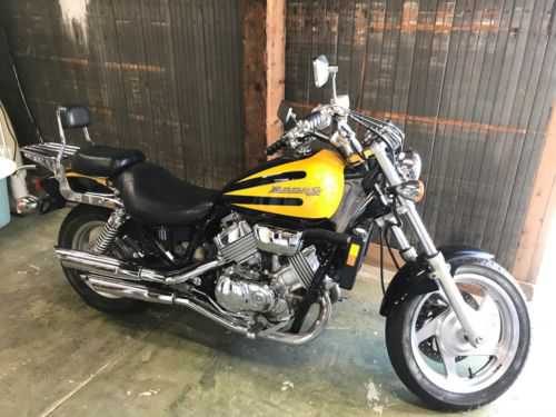 Honda VF750C2 (MAGNA)