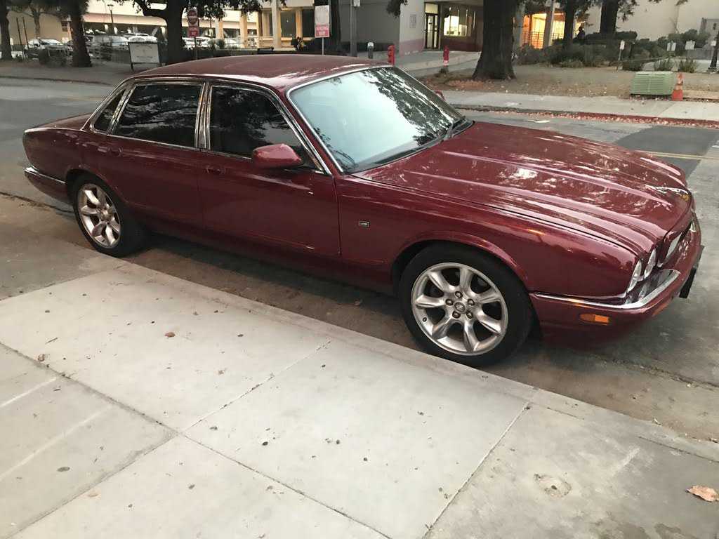 Jaguar XJR