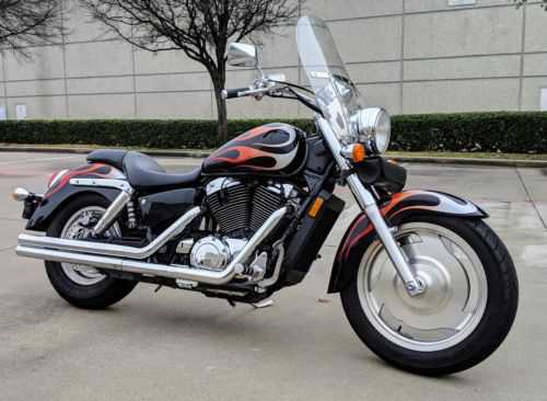 Honda VT1100C2 (SHADOW SABRE)