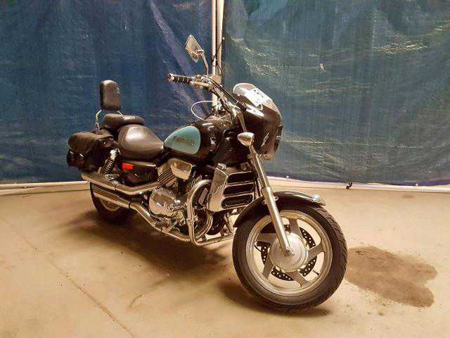 Honda VF750C2 (MAGNA)