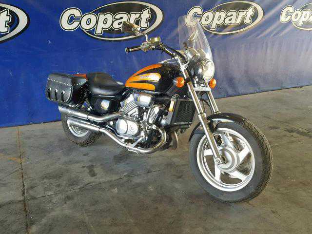 Honda VF750C2 (MAGNA)