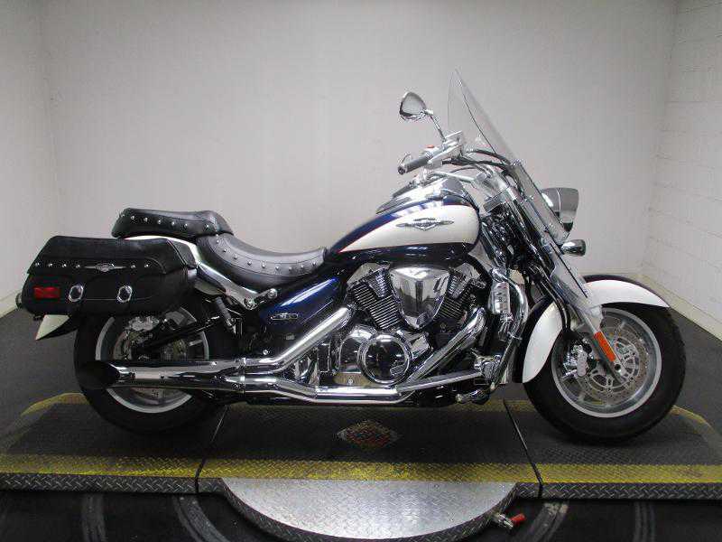 Suzuki VLR1800/VLR1800T