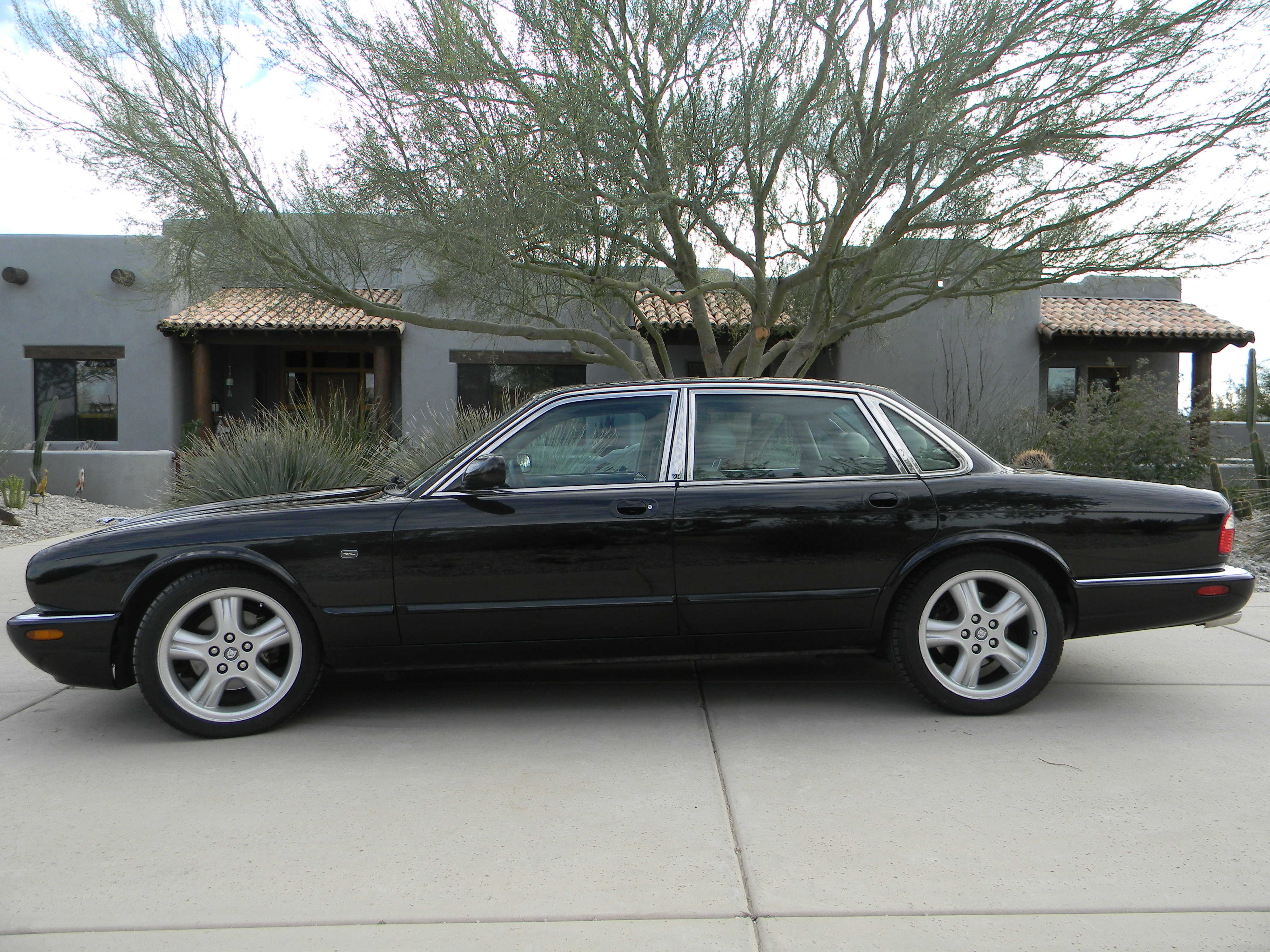 Jaguar XJR