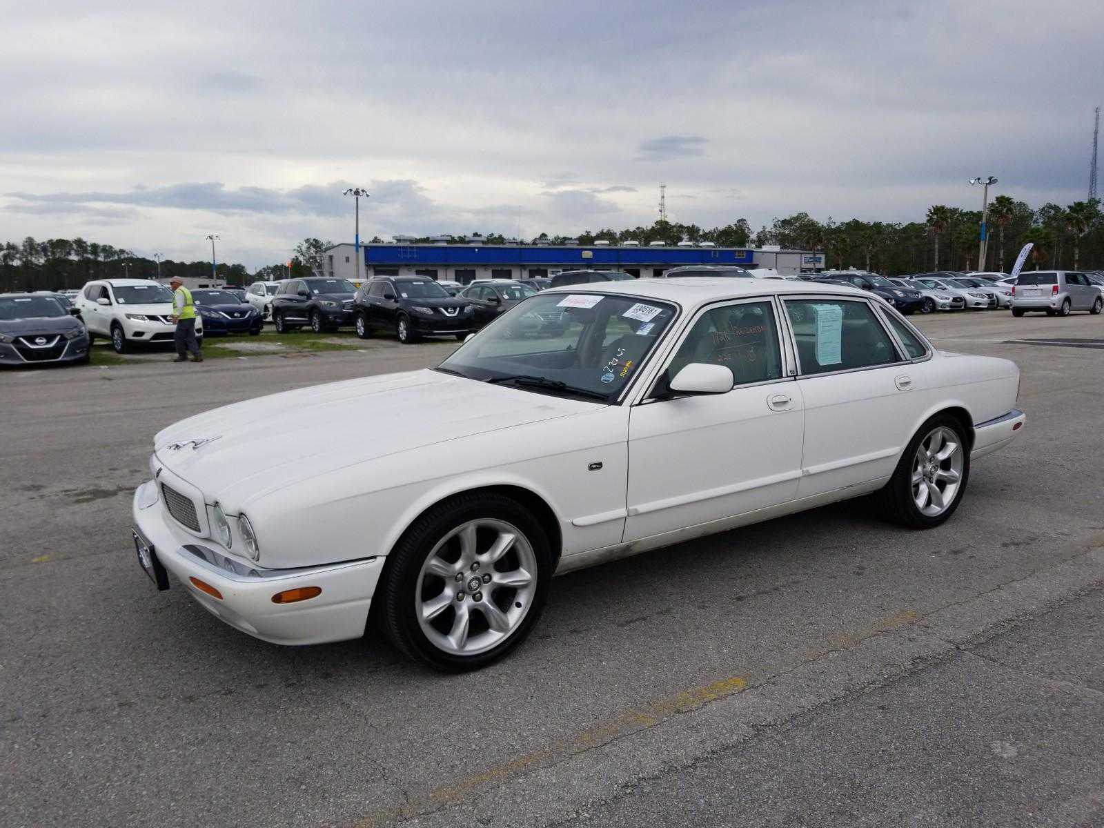 Jaguar XJR