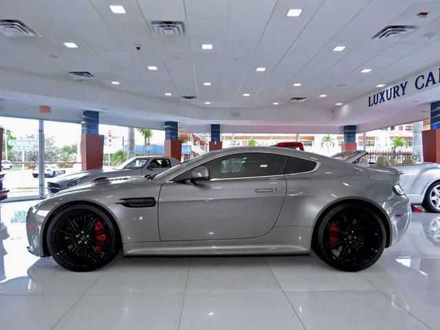 Aston Martin V12 Vantage