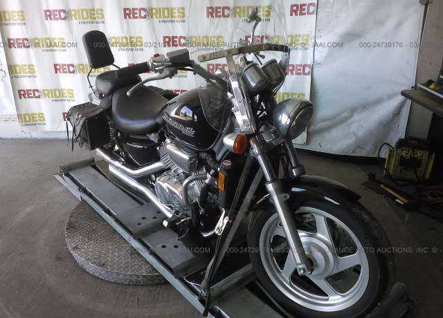 Honda VF750C (MAGNA)