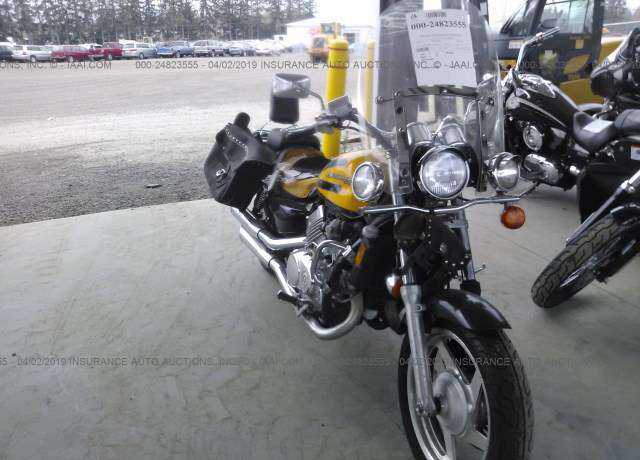 Honda VF750C2 (MAGNA)