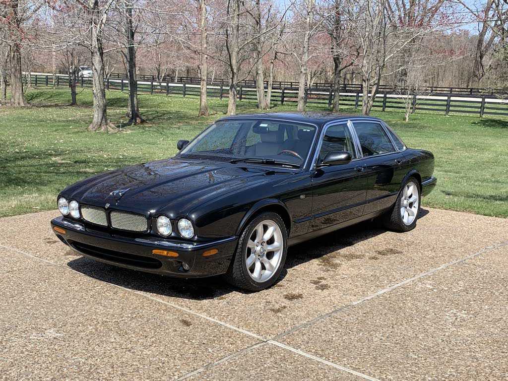 Jaguar XJR