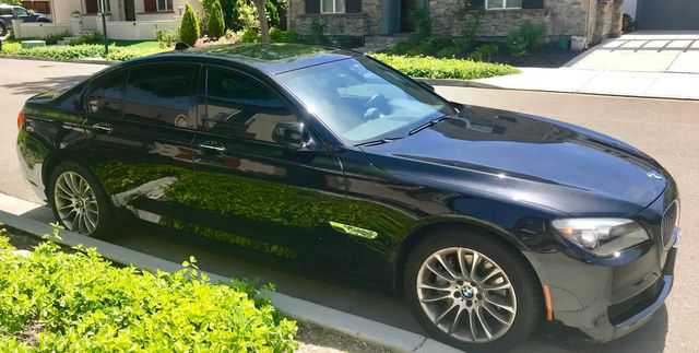 BMW 740i