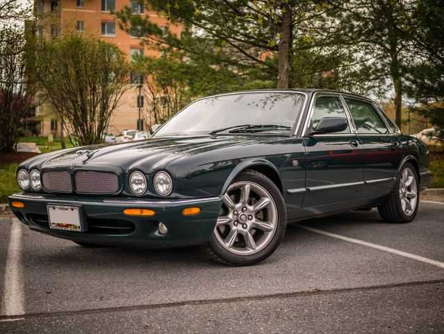 Jaguar XJR