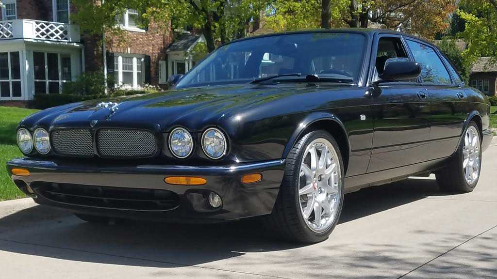 Jaguar XJR