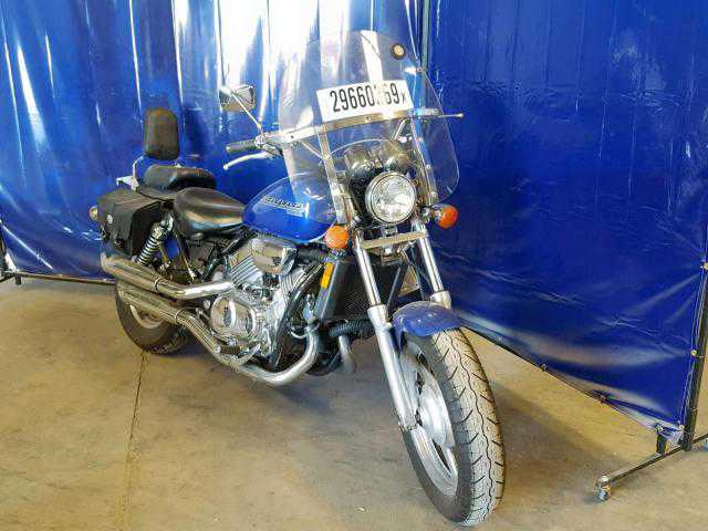 Honda VF750C (MAGNA)