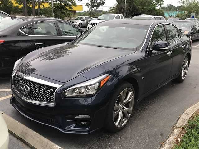 Infiniti Q70