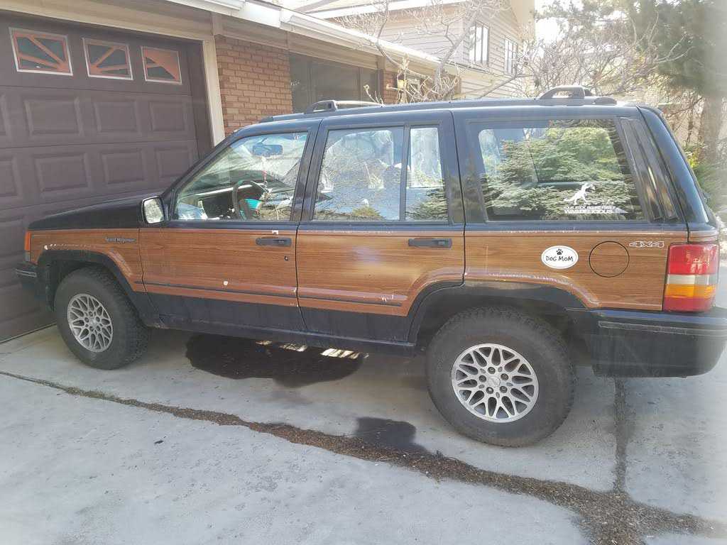 Jeep Grand Wagoneer