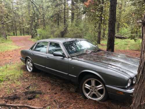 Jaguar XJ
