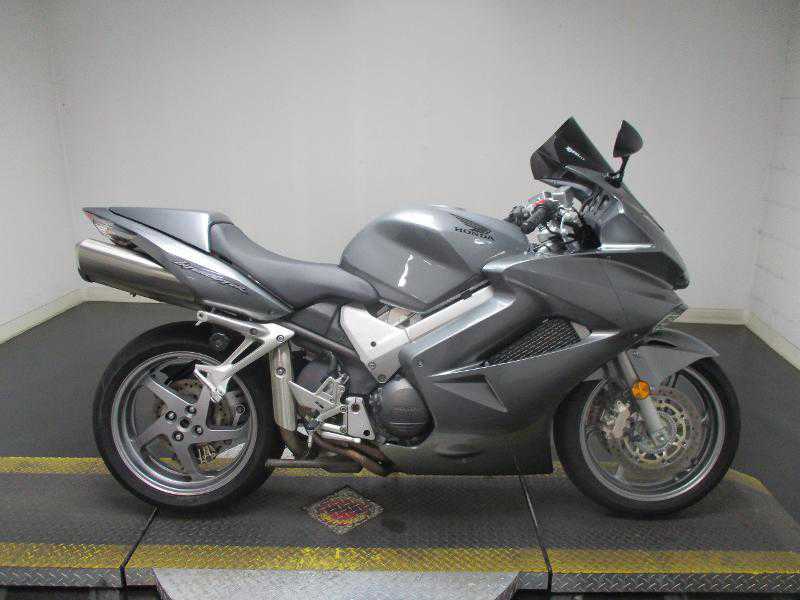 Honda VFR800A (INTERCEPTOR)