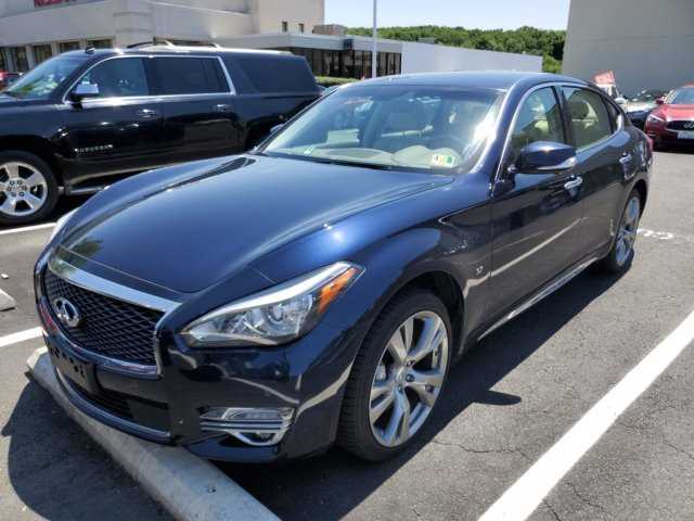 Infiniti Q70L