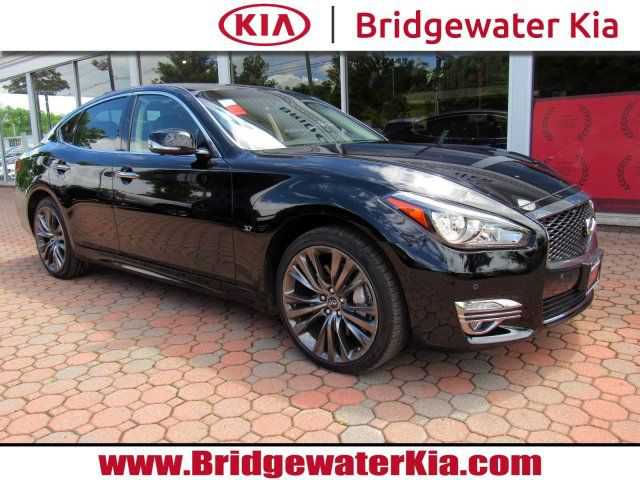 Infiniti Q70