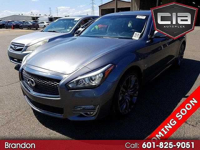 Infiniti Q70