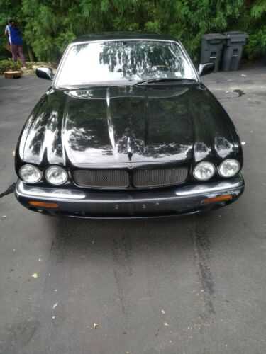 Jaguar XJR