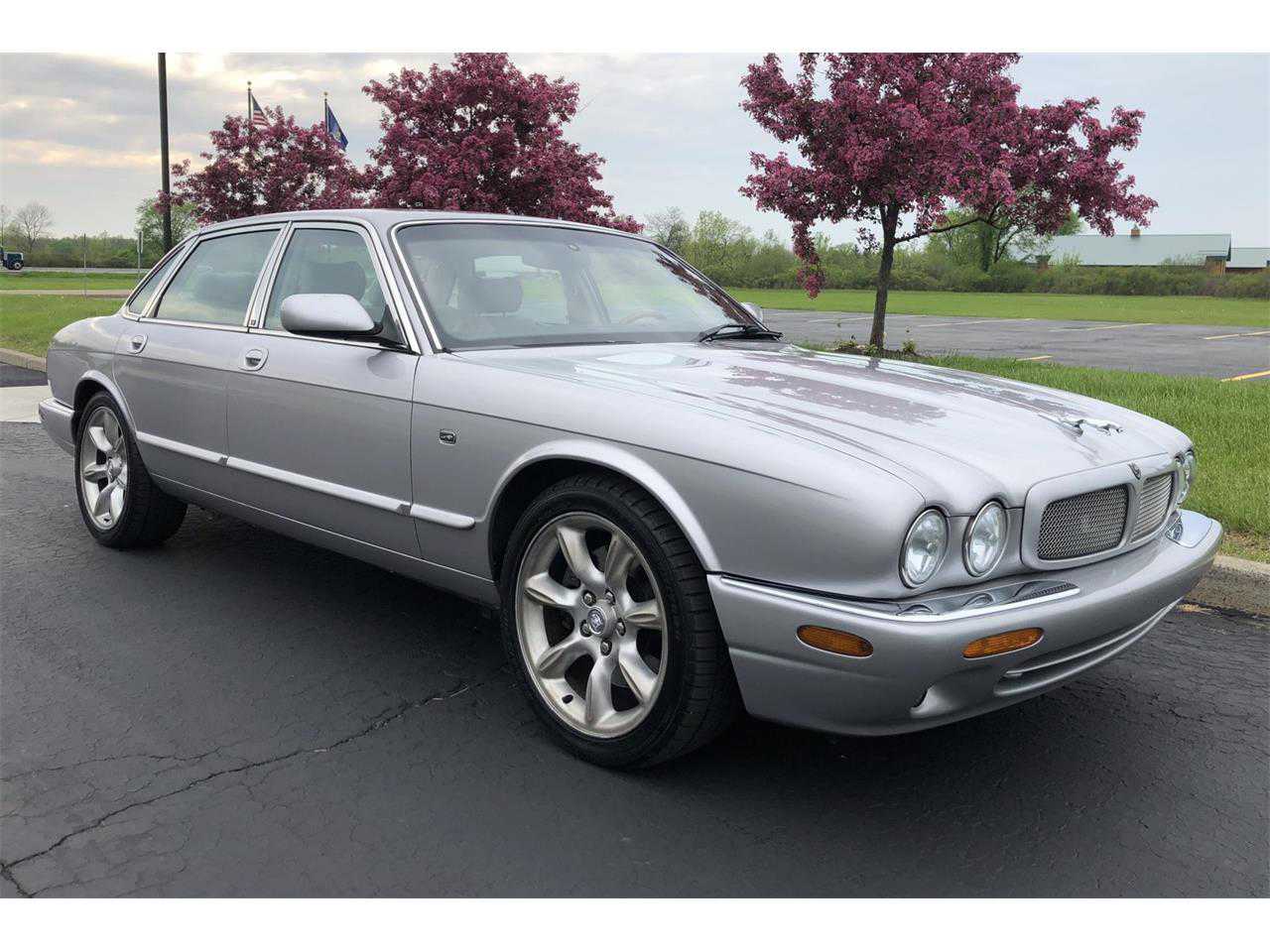 Jaguar XJR