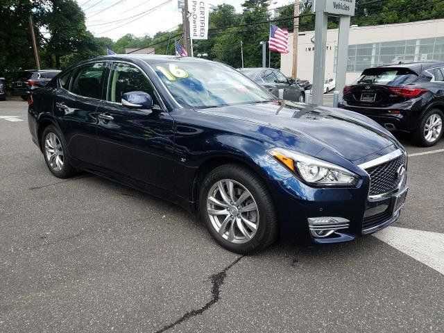 Infiniti Q70