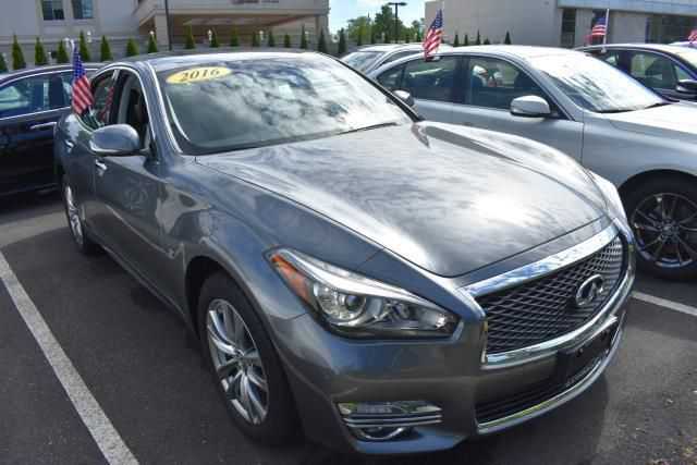 Infiniti Q70