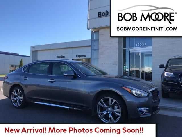 Infiniti Q70L