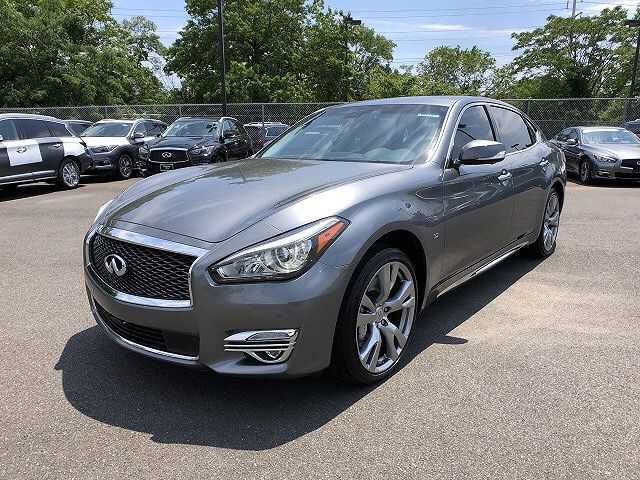Infiniti Q70L