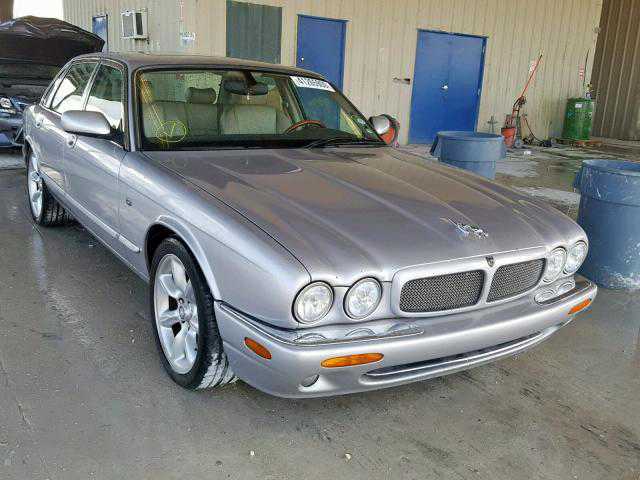 Jaguar XJR