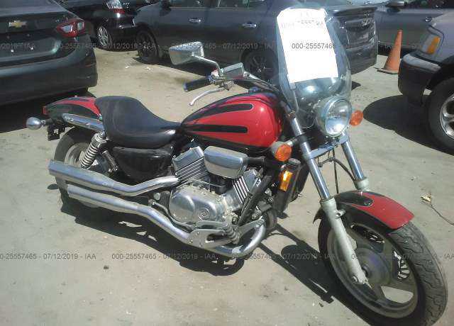 Honda VF750C2 (MAGNA)
