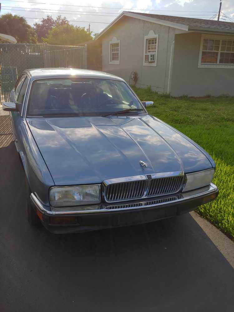 Jaguar XJ6
