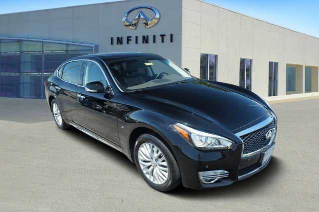 Infiniti Q70L