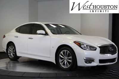 Infiniti Q70