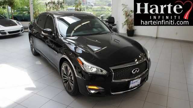 Infiniti Q70