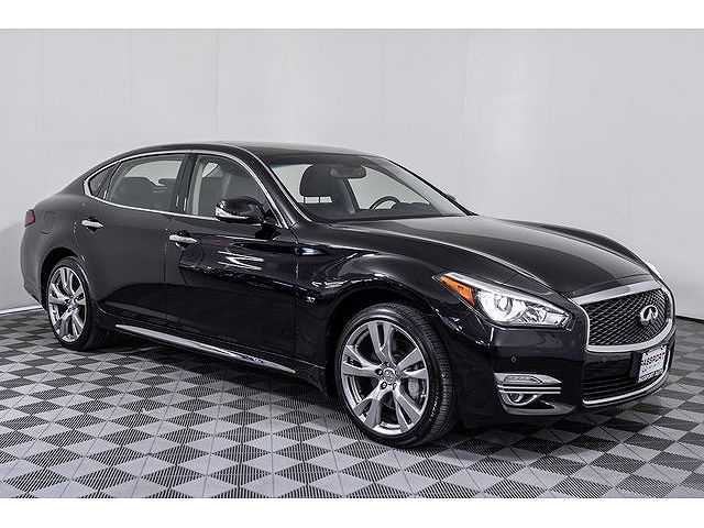 Infiniti Q70L
