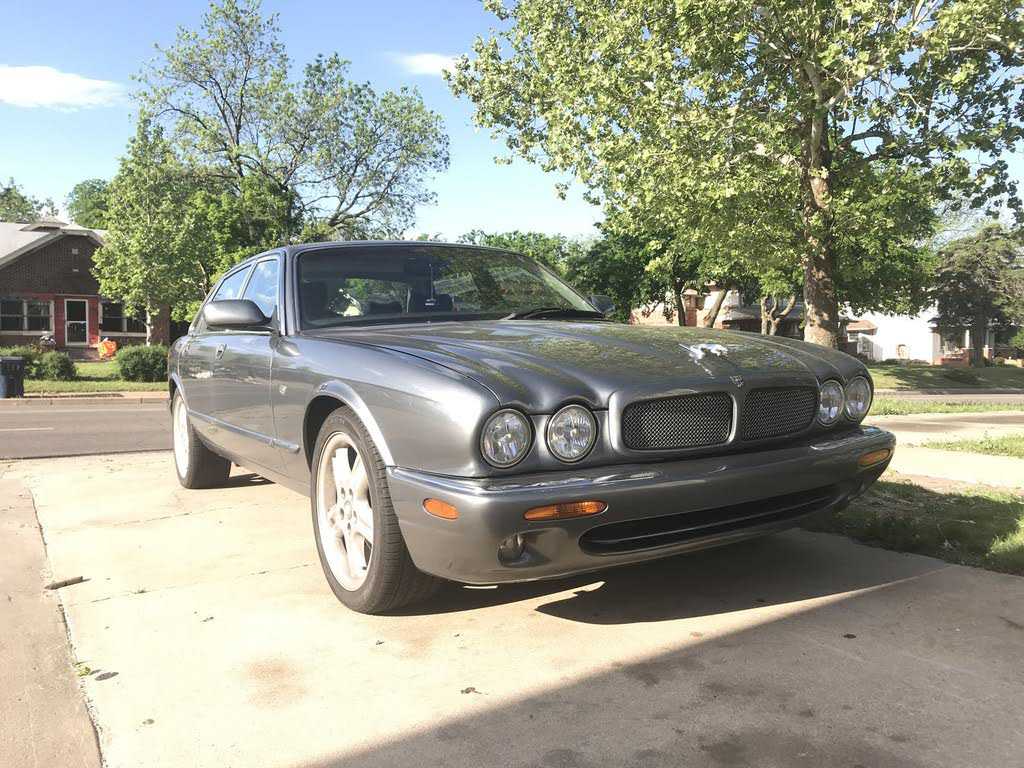 Jaguar XJ