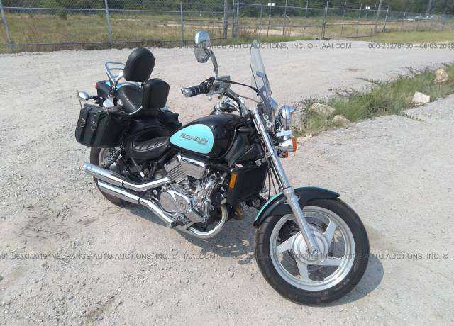 Honda VF750C2 (MAGNA)