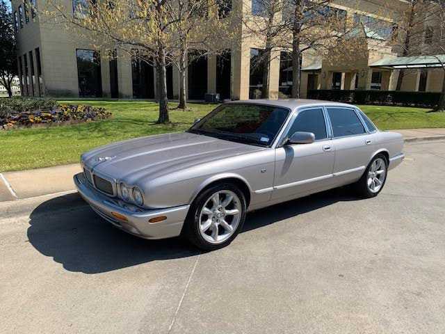 Jaguar XJR