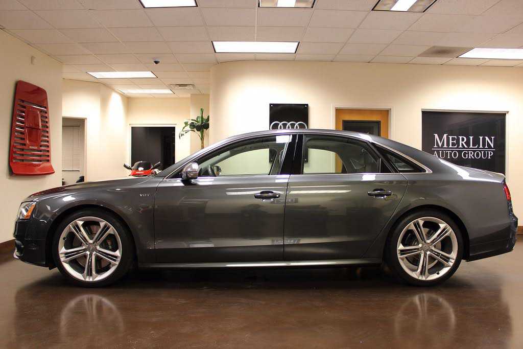 2013 Audi S8