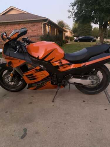 Suzuki RF900R