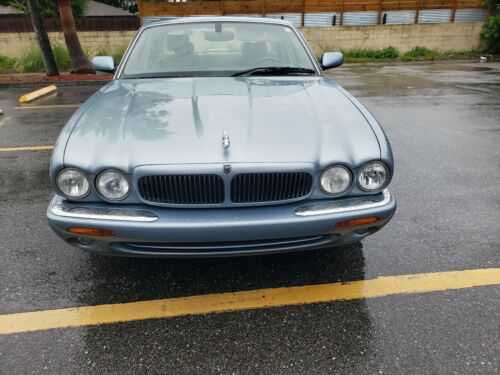 Jaguar XJ