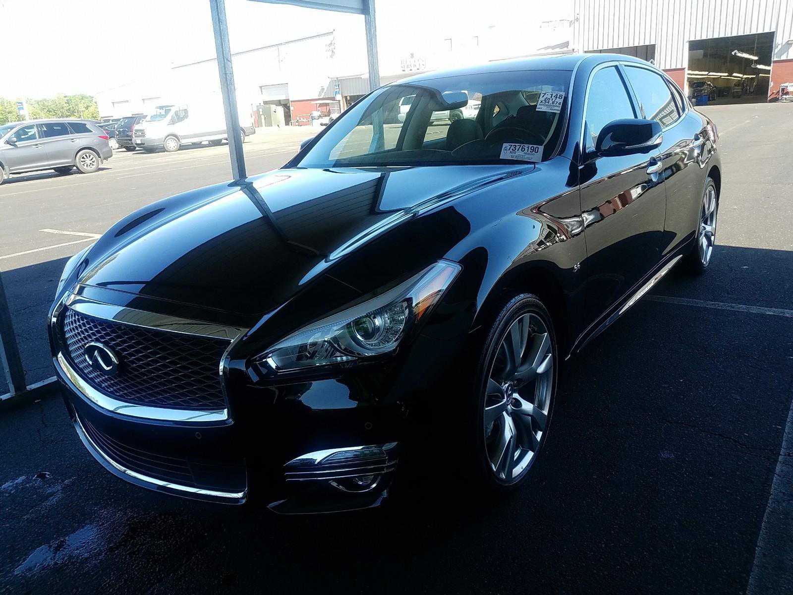 Infiniti Q70L