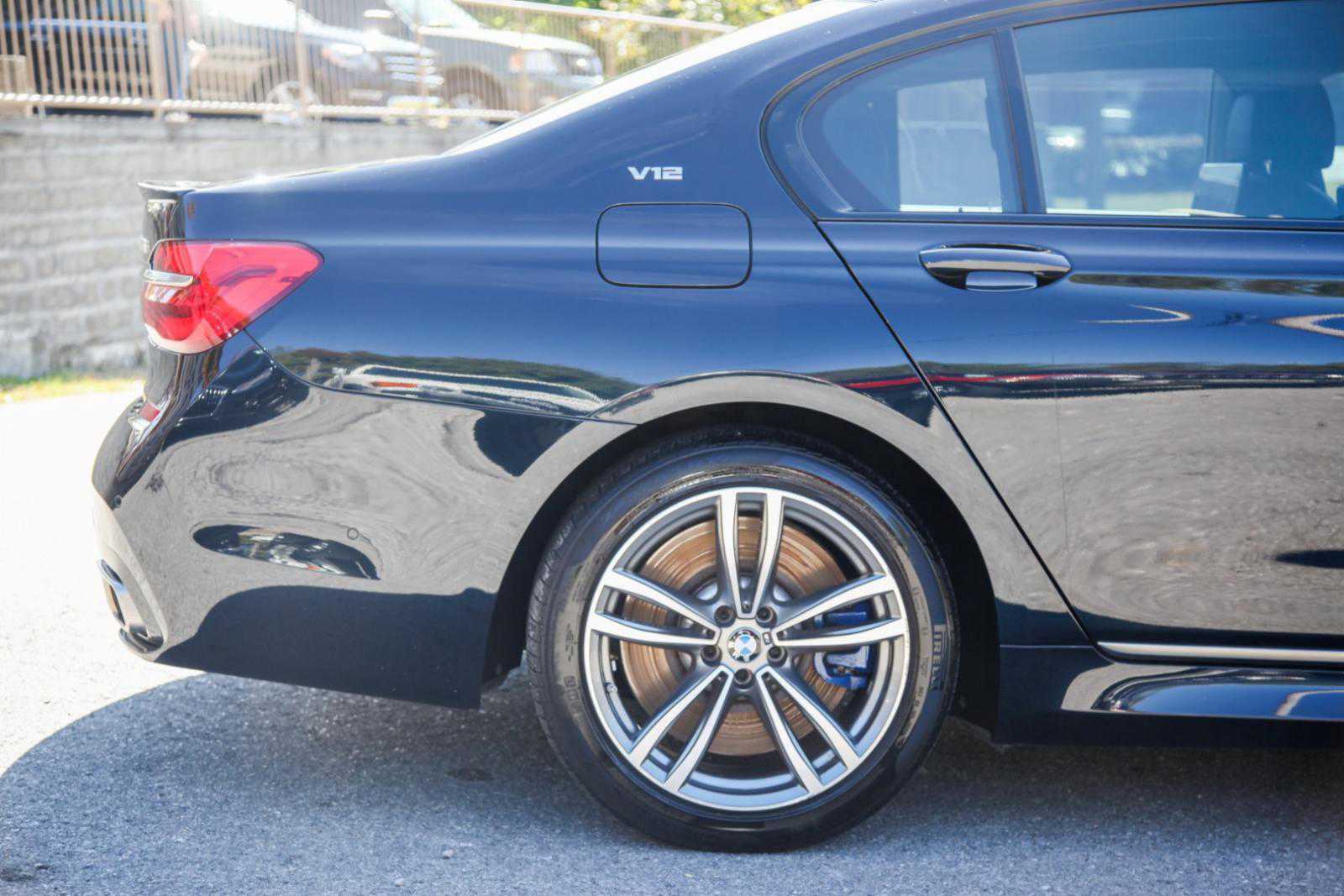 BMW M760i