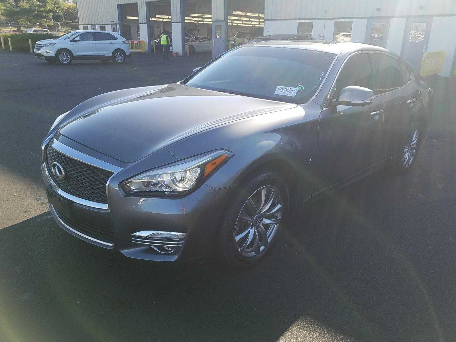 Infiniti Q70