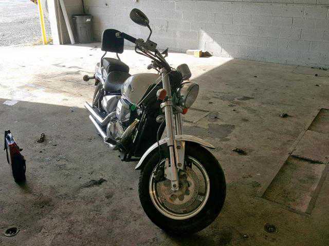 Suzuki VZ800