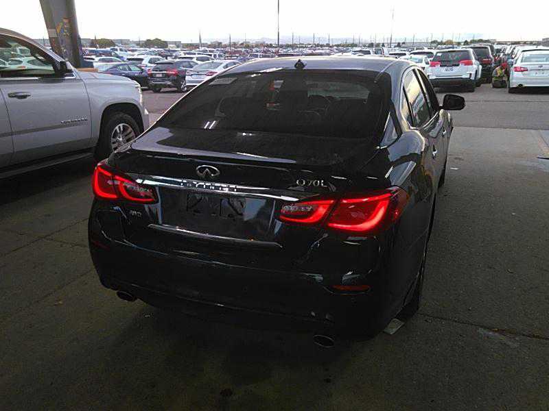 Infiniti Q70L